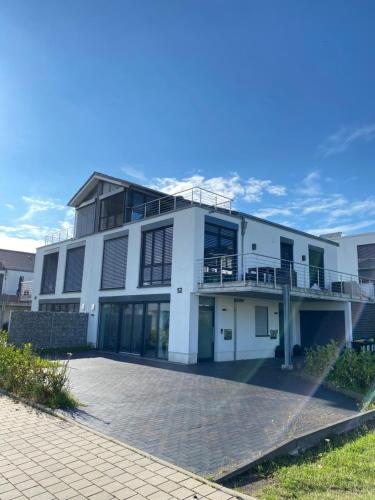 Haus mit Panoramablick auf den Phonixsee