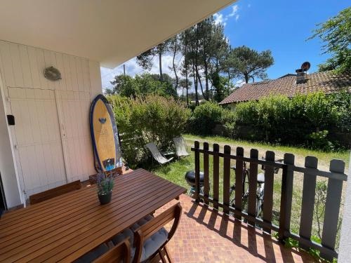 Appartement avec chambre terrasse et jardinet proche plage foret pins piste cyclable lac