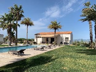 Charming Villa With Swimming Pool