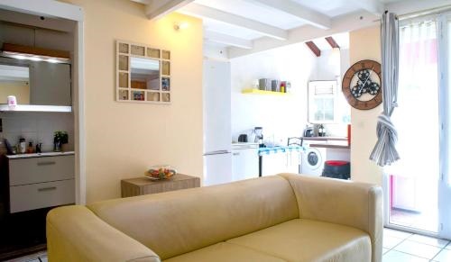 Appartement confortable en ville du Moule avec terrasse