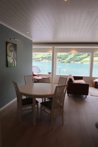 Moderne panoramaleilighet 3 roms i Olden