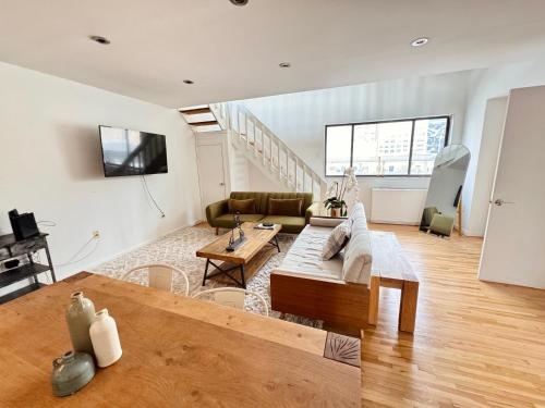 Stylish Duplex Penthouse with large Outdoor Space