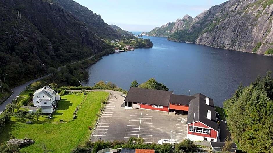 Brufjell Hostel & Parking