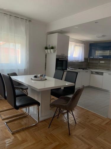 Apartman Loni , Belisce
