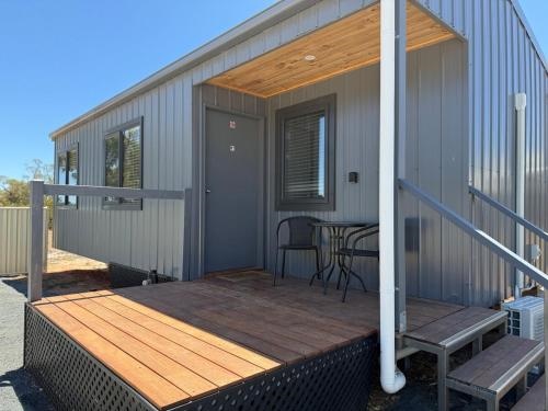 Woomelang Cabin Stays Two Bedroom Cabin Queen And KS