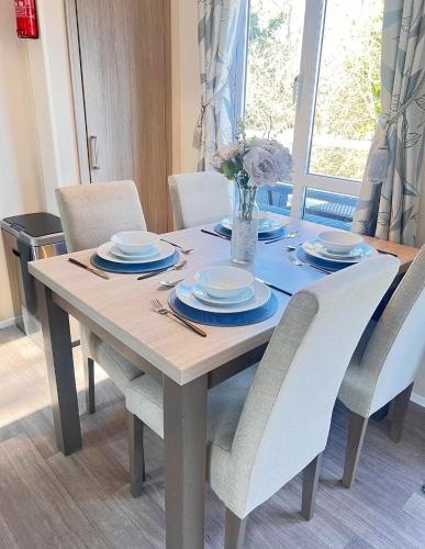 Jasmine Corner - entertainment passes included - message for longer stays