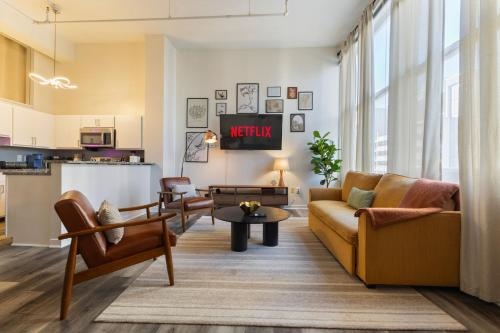 Downtown Retreat Skywalk to Mall & Near Stadium