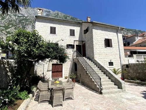 Lazovic- Apartment by the Sea with Amazing View