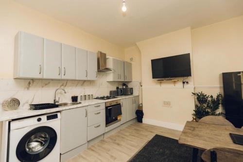 2 Beds Suburb Nestled Nook