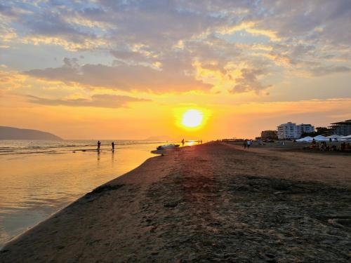 Luxury and Cozy Apartments 150 Meters from the Beach, 750 Meters from Lungo Mare