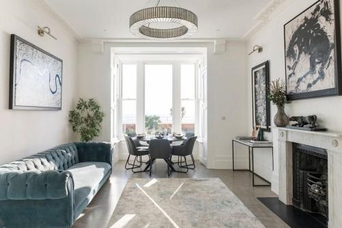 3 Bedroom 3 bathroom large flat with sea views