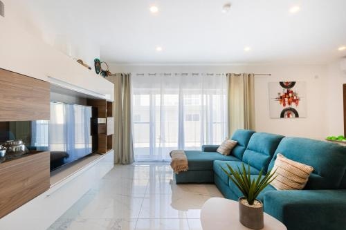 H4- Modern Penthouse with Large Terrace and Views