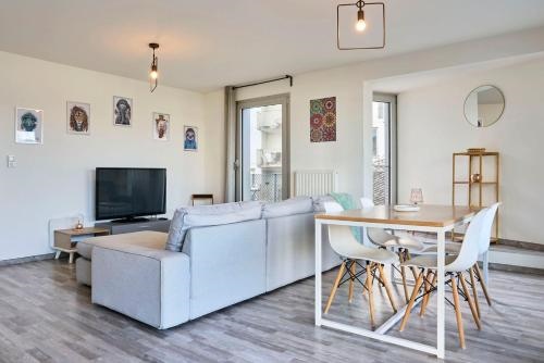 Appartement proche metro & 2 balcons parking