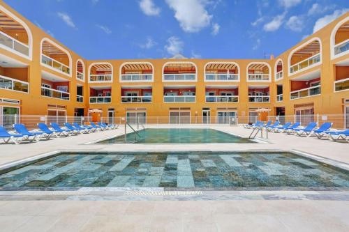 La Concha Beach Apartments with pool for kids!