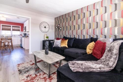 Rear deck w/ Soaking tub + Wi-Fi & Parking