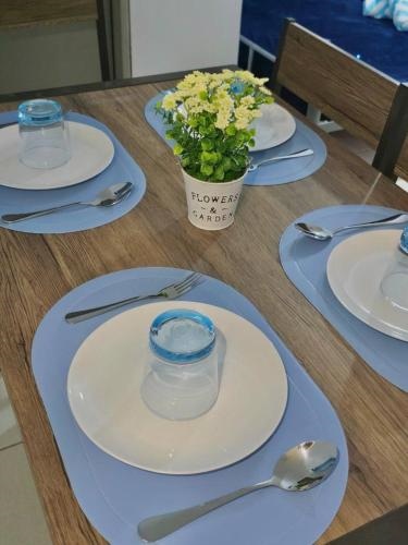 Serenity Acqua Inn Beside Enchanted Kingdom