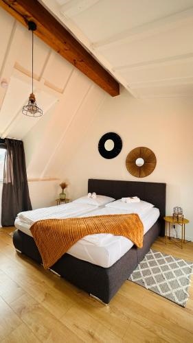 AMAO-Green I 90qm I Penthouse Maisonette mit Rooftop I City Center I King-Size Betten