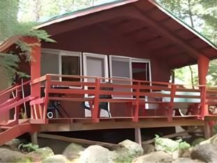 Hide-A-Way - Two Bedroom Cottage Lakeside