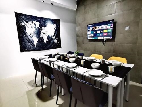 TypeA-10pax-5Bedroom-Balcony-TheMines-IOICityMall-UPM-C180