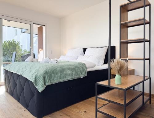 NEU! BeSSa Homes Deluxe Apartment 6 Personen Klima Garten King Size Betten