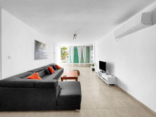 Elegant Beachside Apartment