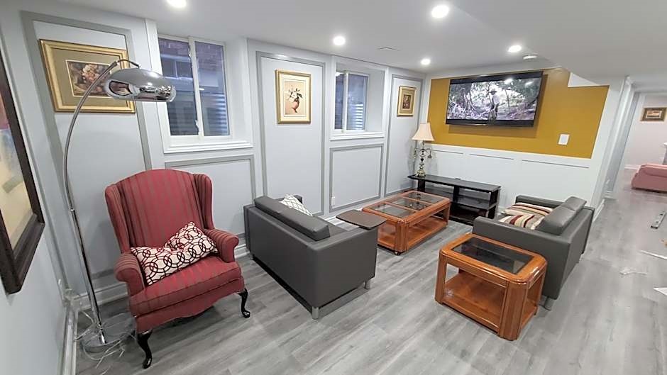 Luxury 2-Bedrooms Unit With Wifi, Ldr & Parking.