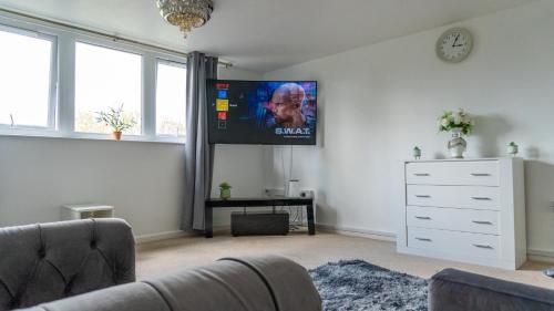 2 Bed City Centre Flat - Relocators - Professional