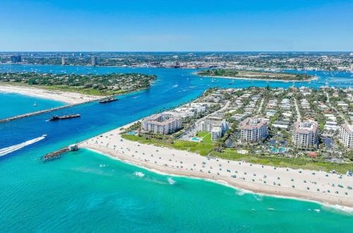 Dog friendly condo with beach access hot tub firepit