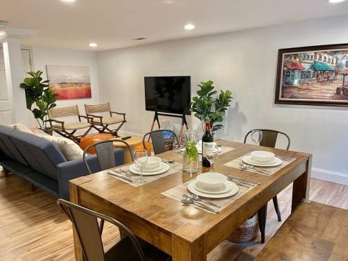 Upscale Brand New Full Kitchen 2 Bedroom Apt