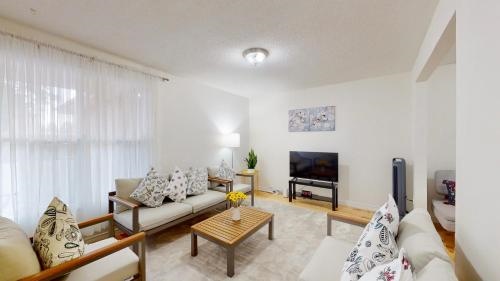 3-Bed 3-Bath Cozy Vacation House in Ajax, Greater Toronto Area, ON, Canada
