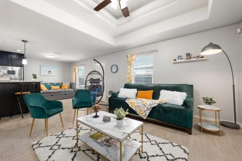 Furnished 2Bd 2Ba Apartment with Wifi Close to Shopping and Entertainment in McAllen Month to month contract on long term stays