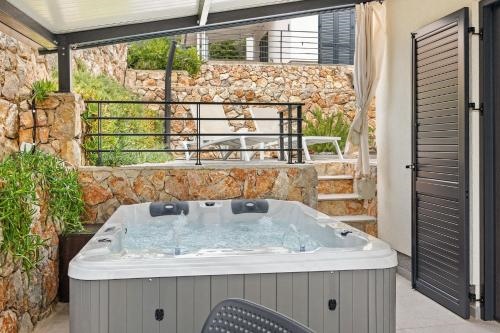 Crepsa Paradise with Jacuzzi Couple Getaway