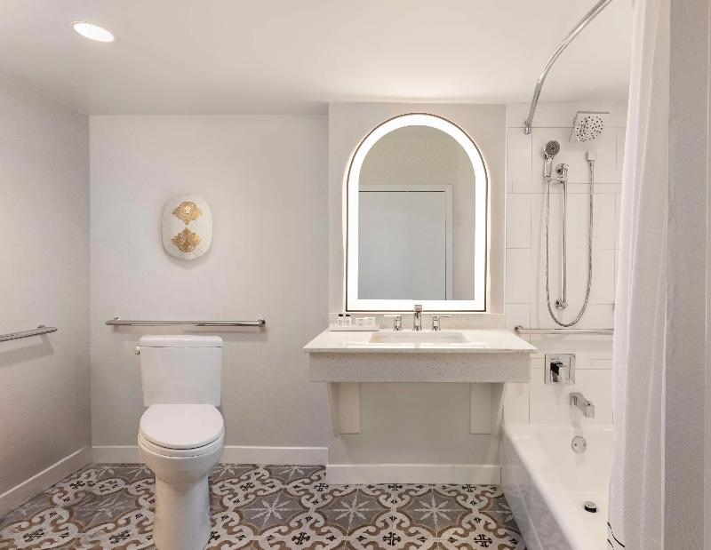 The Singer Oceanfront Resort, Curio Collection by Hilton