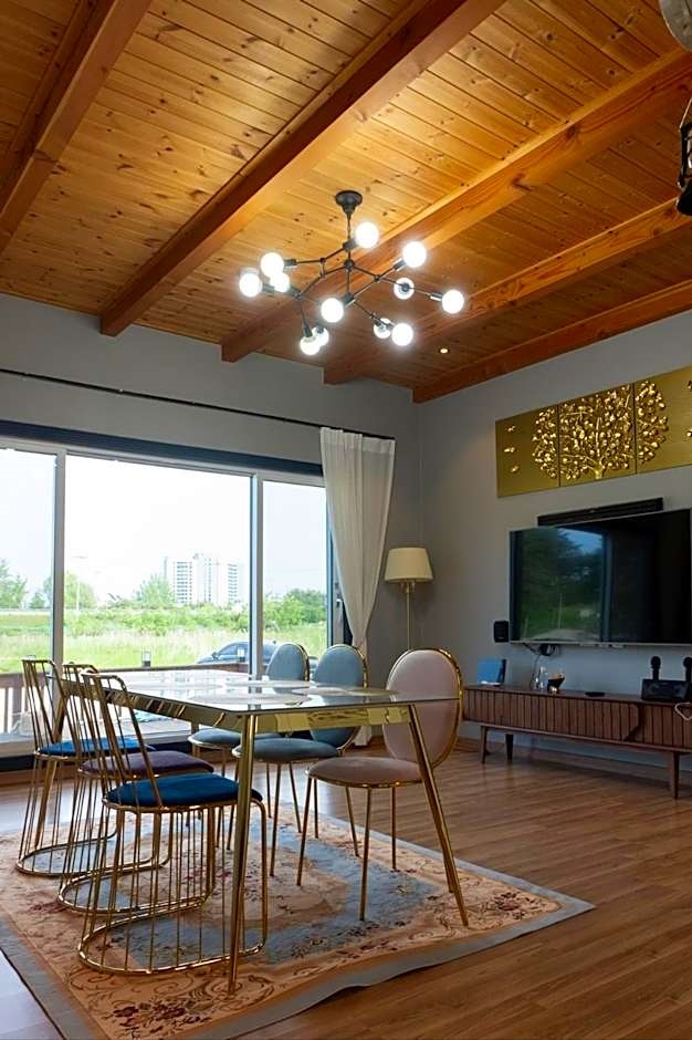 Gangneung Spring Private House