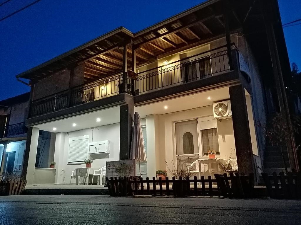 Marina's Apartments - White & Stone Apartment