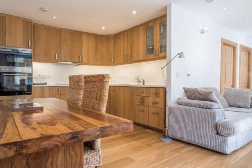 Luxury Flat, 20 Minutes by train from Edinburgh