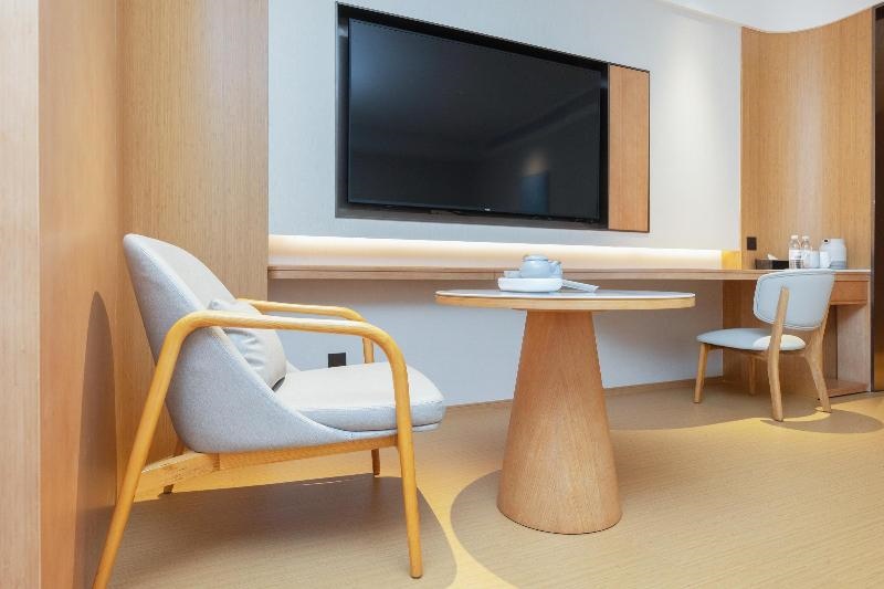 Ji Hotel Yibin West Station Zhanqian Square