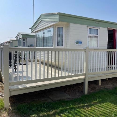 Sealands park, sleeps 6, WiFi, heating, veranda,beach access