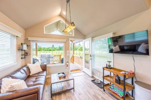 Rainforest Tiny Home Retreat Industrial 26