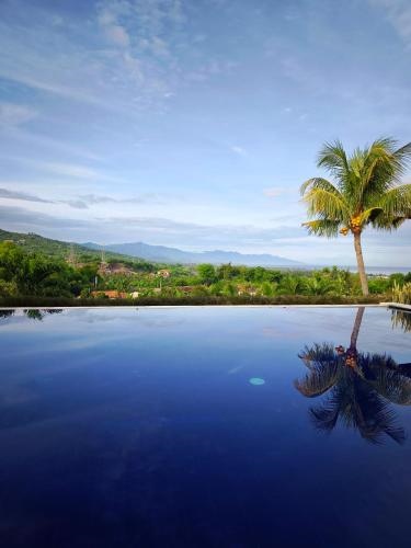 The Dharma Lovina - Mountain, Sea & Sunset View - Private Villa w Starlink - 5br