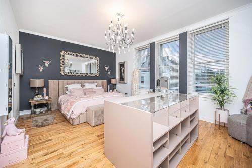 Caledonia House- Luxurious Sea View House Near Edinburgh