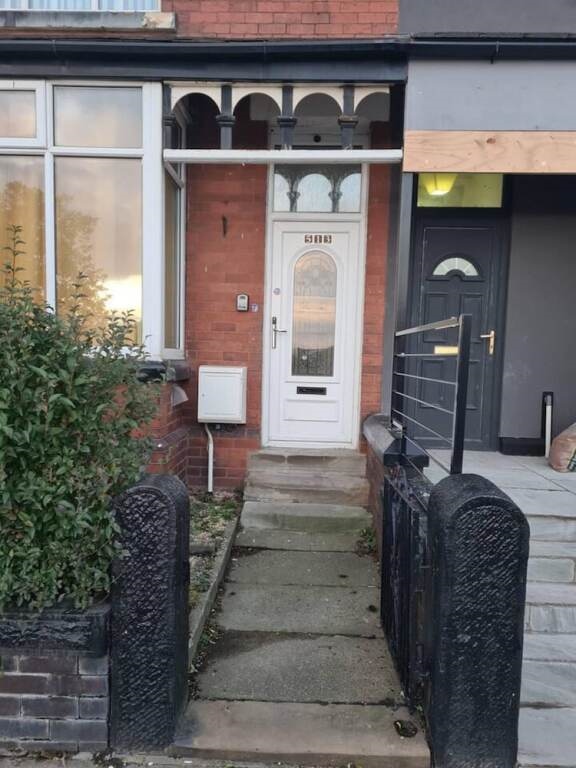 Captivating 5-Bed House In Horwich Bolton