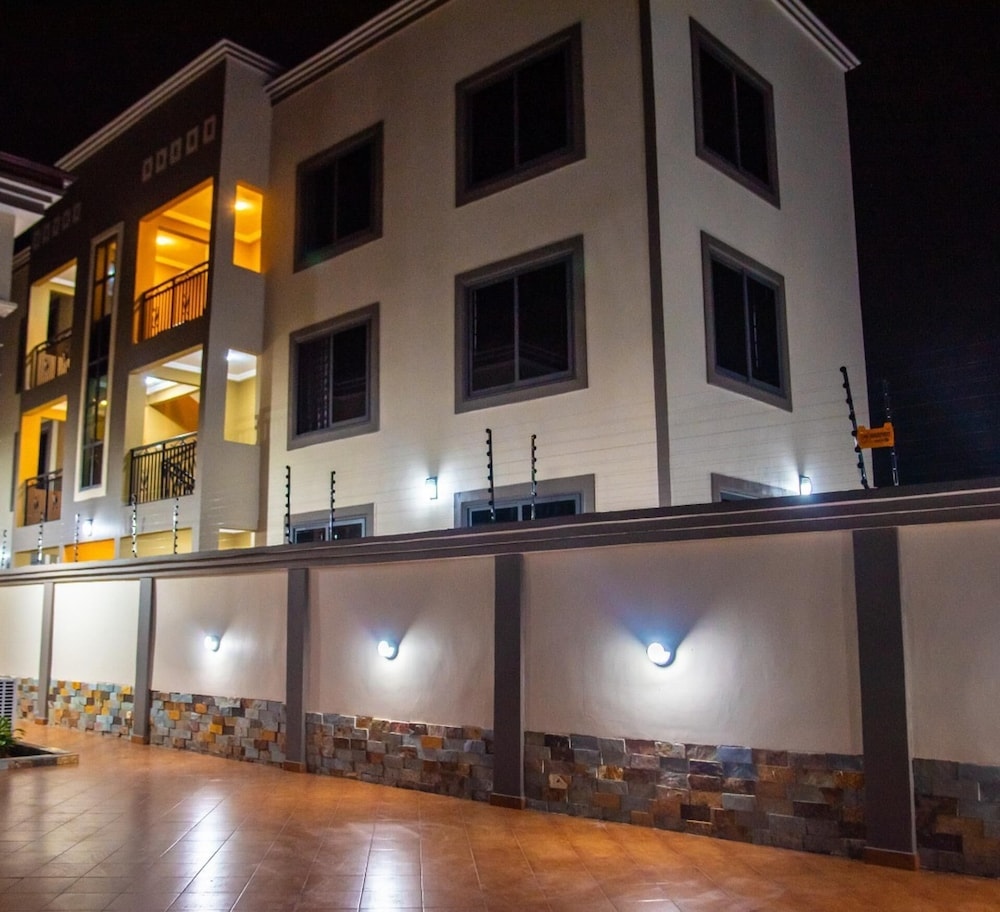 Captivating 1 bed Apartment in Tema com 25