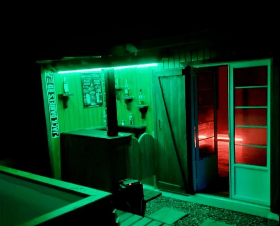 Ariami Rose Romantic Cabin