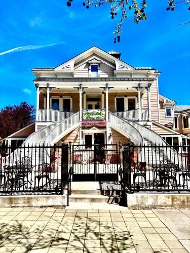 Cloverdale House Inn
