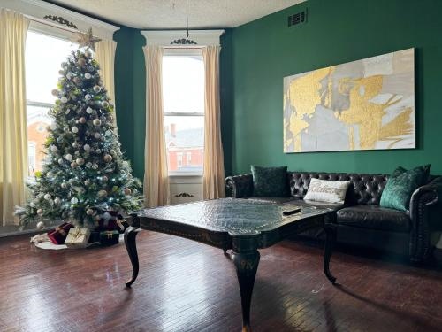 Evansville Holiday House