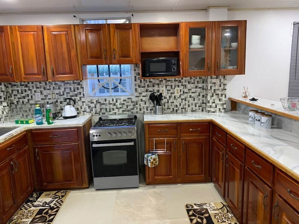 1 Bed Apartment - Sleeps 2 - Parking - Wifi