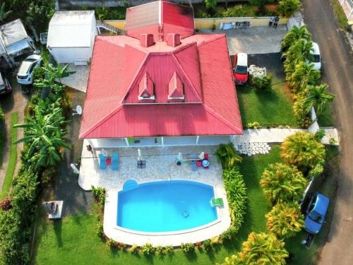 Appartement cosy a Sainte Rose 50 m Piscine partagee