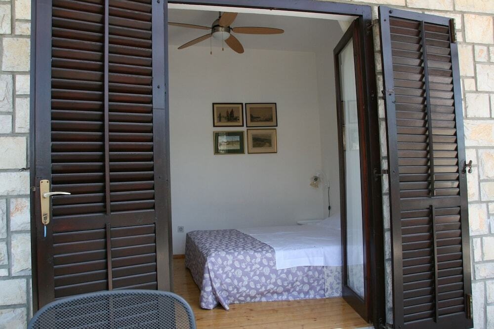 Robert - 5M From The Sea - A2