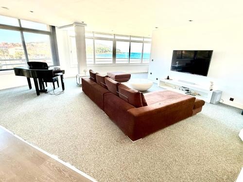 Amplio piso a pie de playa de Patos. Nigran.